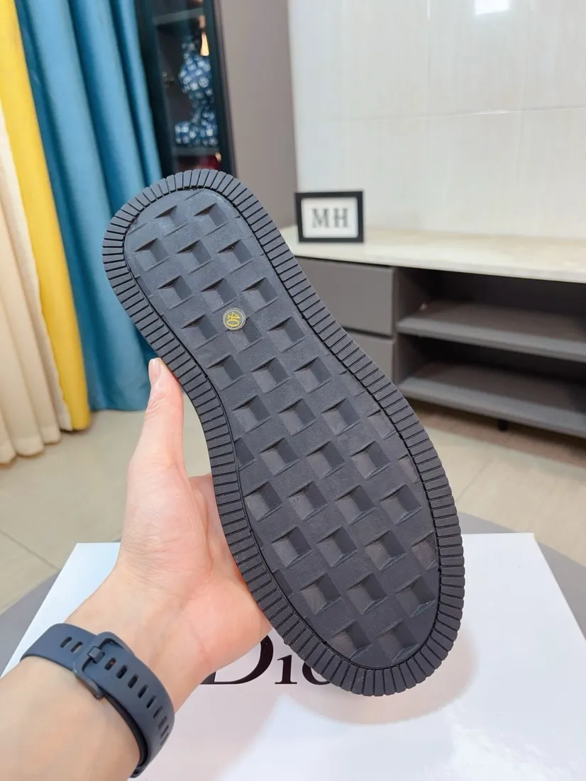 Ex-factory price 400🌹🌹【Dior】Best-selling model, world premiere on official website🔝High-end brand of men's shoes, latest series on official website: The upper is made of imported cowhide with specially designed fabrics➕Mesh breathable lining. Make walking more convenient and comfortable! Compared with the official quality, Midea’s 1:1 replica. Create a fashionable personality to set off your uniqueness! A must-have for trendy men! Classic style. Men's sizes: 38-44.